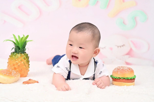 包头宝宝在妈妈肚子里